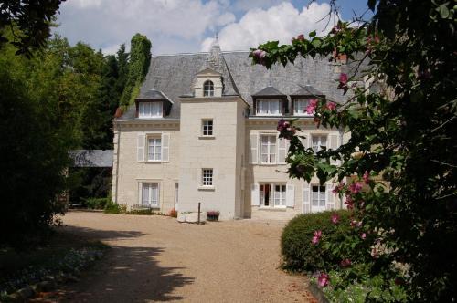 Beaumont-en-Veron Hôtel | Logis Manoir De La Giraudière