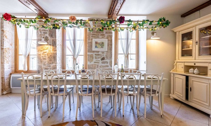 Flavigny-sur-Ozerain Appartement | Logis Régine