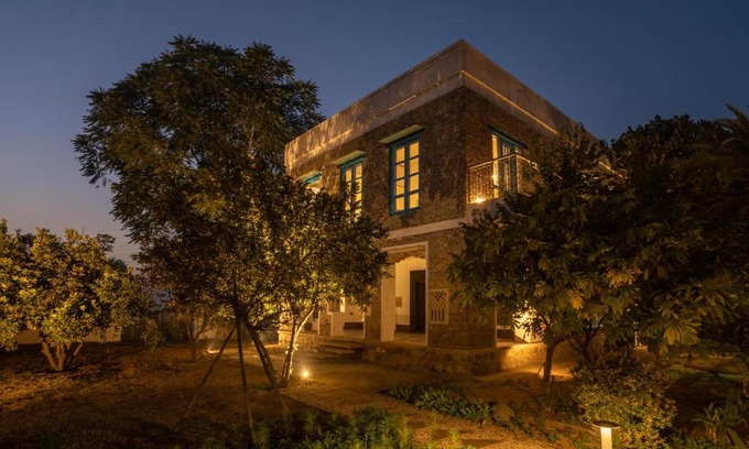 The Mall Road Villa | LohonoStays Library Sadhrana Bagh