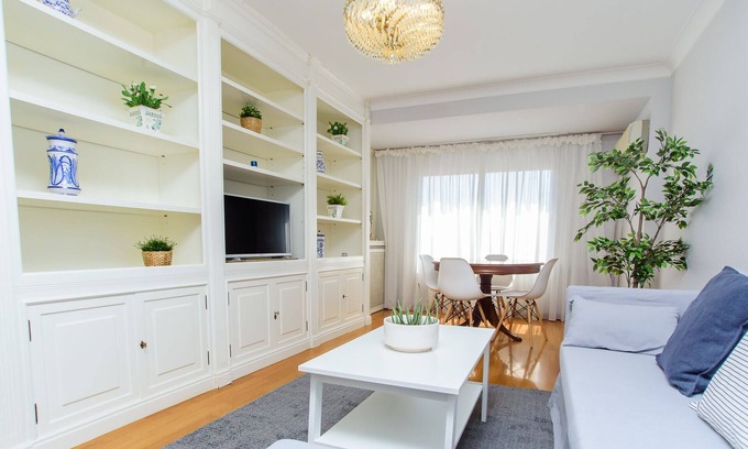 Zaragoza Centro Appartement | LOIRA CÁNOVAS: Warmth and Spacious near the Uni