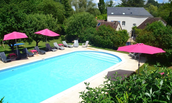 Perrusson Cottage | Gite de la vallée de la Loire pour 4/5 avec superbe piscine chauffée et lac de pêche de la carpe