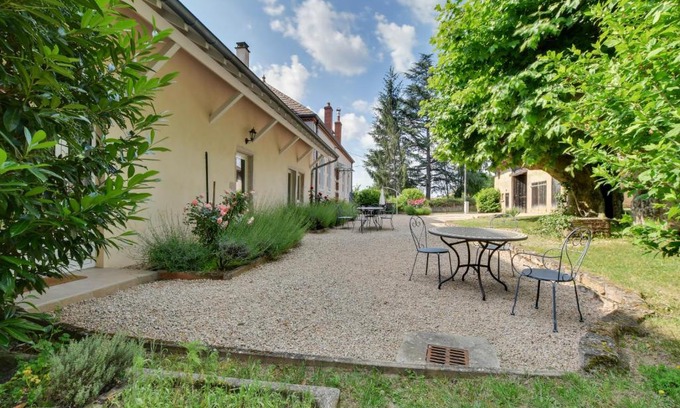 Cuisery Appartement | Loisy - Lovely Holiday House with Swimming Pool