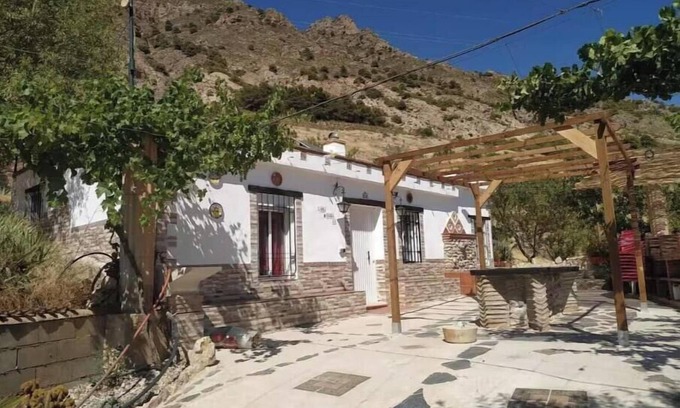 Durcal Maison | Loma Negra Rural House, with fireplace, swimming pool and barbecue