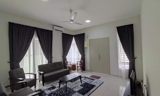 Jasin Maison | LOMPOI HOMESTAY Islam Guest