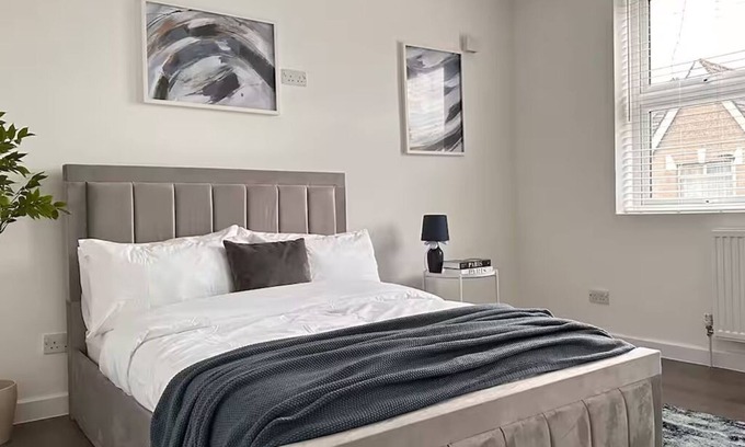 Stratford Maison | London 2 Bedroom Modern Cosy Stratford East Central Metro Sleeps 5 Elizabeth
