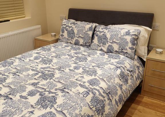 Valentines Appartement | London Luxury 1 bed flat 4 mins to Ilford Stn - kitchen, garden, parking, WiFi