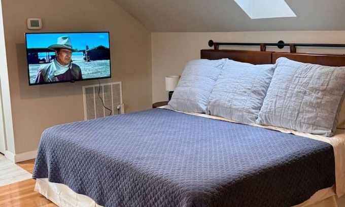 Argyle Appartement | Lone Star Lookout - 1 night minimum allowed! So close to I-35W and much more, but still quiet and peaceful.