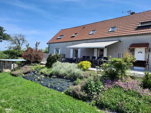 Echassieres Maison | Longère rénovée avec piscine privée, Wi-Fi et climatisation - FR-1-489-201