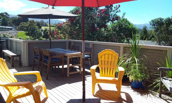 Coromandel Maison | Peaceful, Clean Bach. Close to Beach-Boat Ramp-Walks. Internet/Sky/Pet Friendly.