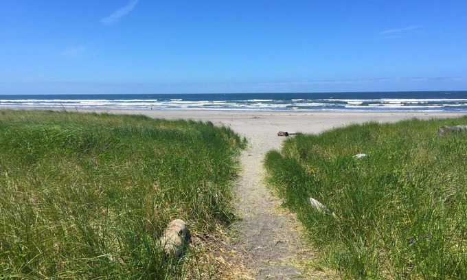 Seaview Station Balnéaire | Long beach Camping Resort Yurt 9