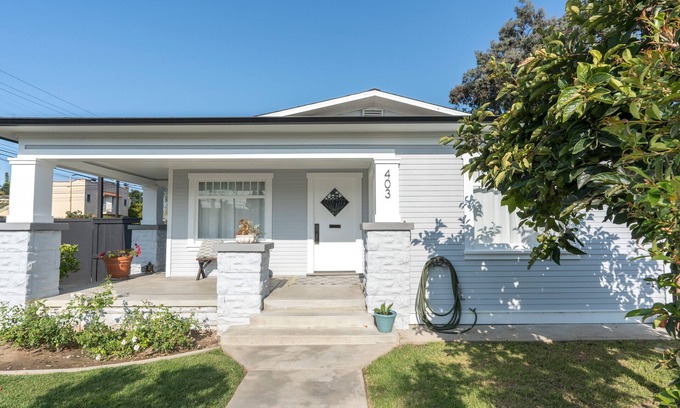 Bluff Heights Maison | Long Beach Craftsman House. Historic district house-centrally located