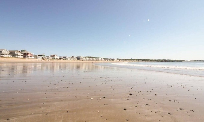 Gloucester Appartement | Long Beach Suites: 3 Mins Toes To Sand!