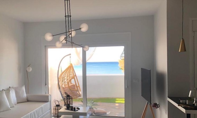 Pilalimata Maison | Longbeachvillas 2 Thesia beachfront villa