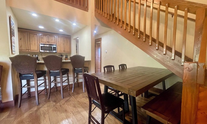 Historic District Copropriété | LongBranch 301, Top floor corner unit