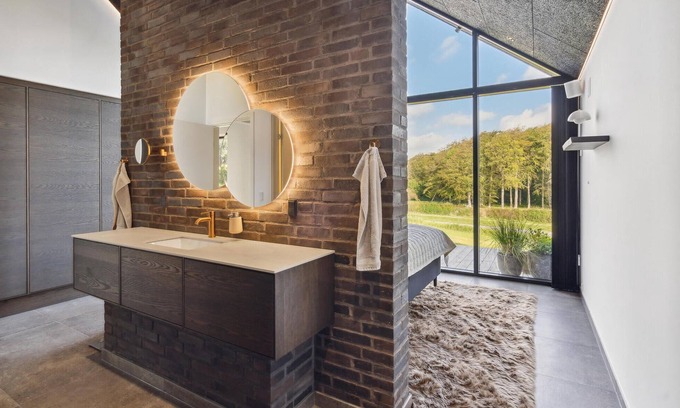 Hejlsminde Strand Maison | Look forward to a beautiful sea view in this attractive vacation home with outdoor wellness.
