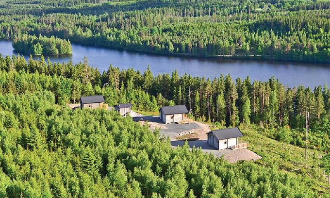 Vetlanda Maison | Look forward to a magnificent lake panorama in this modern and comfortable vacation home!