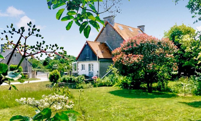 Servon Maison | Look forward to a wonderful stay in this spacious and cozy vacation home in a rural setting.