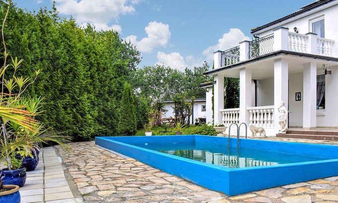 Ustka Maison | Look forward to a wonderful family vacation in this vacation home with shared outdoor pool