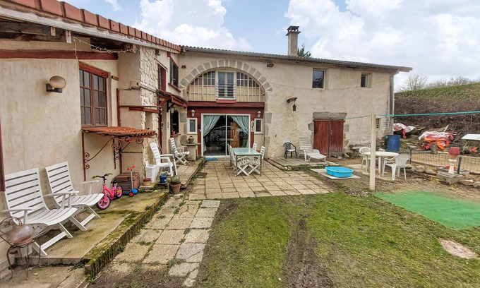 Thiers Maison | Look forward to an unforgettable vacation in a quiet environment in this vacation home.