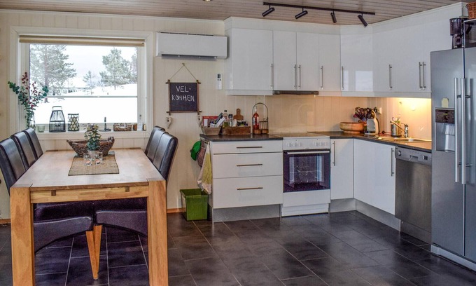 Gautefall Maison | Look forward to family time together in this spacious vacation home with top equipment.