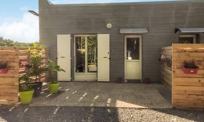 Lesignac-Durand Maison | Look forward to a relaxing vacation in a quiet location in this beautiful vacation home.