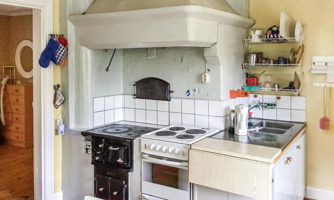 Norrtalje Maison | Look forward to this inviting vacation home with a large garden near the lake