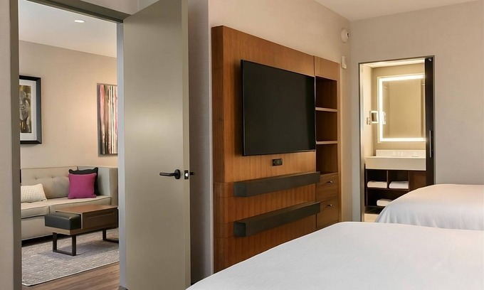 Berkeley Heights Hôtel | Look No More! 2 Comfortable Units, Indoor Pool, Free Breakfast, Parking!