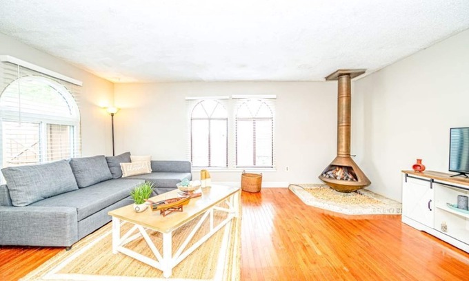 Southend Maison | Relaxing Beach House Close to Cove/Beach. Pet Friendly. Now booking for 2025.