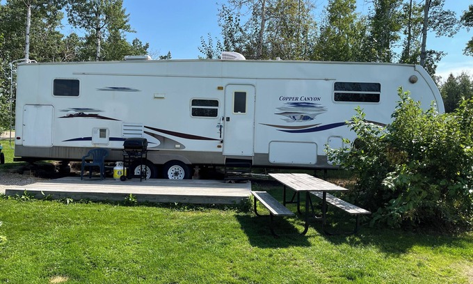Onanole Maison | Loon - Camper at Sunset Bay