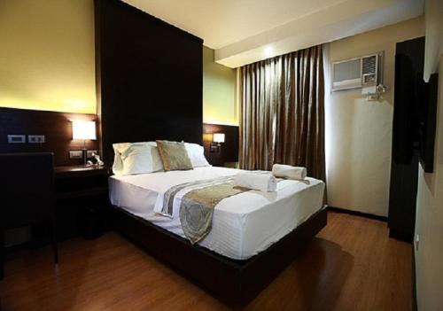 Bangkal Hôtel | Lorenzzo Suites Hotel Makati