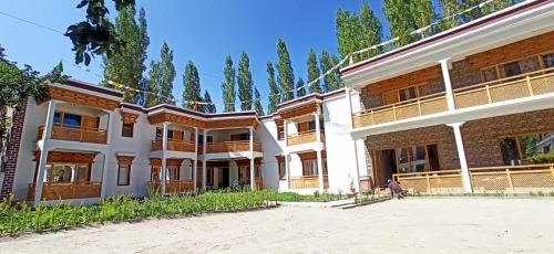 Hundur Maison | Losar Guest House Ladakh by LexStays