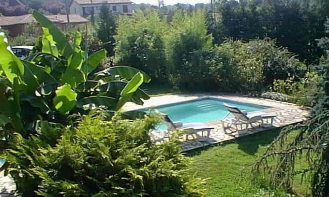 Saint-Etienne-de-Maurs Appartement | Limite Lot /Cantal dans parc boisé appartement de charme 4 personnes piscine.