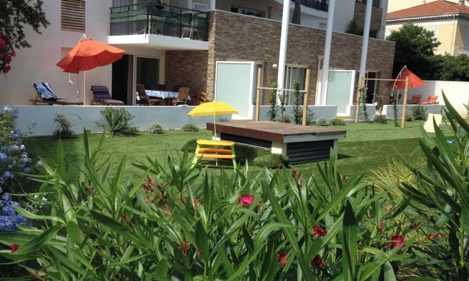 Sanary-sur-Mer Appartement | LOU BAMBOU ****. Accès PMR. Terrasse. JARDIN. Parking. Tout à pied