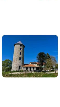 Neuvy-Bouin Maison | loue ancien moulin a vent avec piscine et jacuzzi