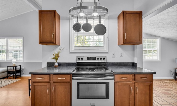 Columbus Maison | Central Location | Fresh Remodel | Family Friendly