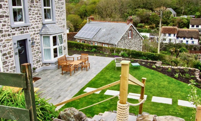 Cadgwith Maison | LOUVAIN, family friendly, luxury holiday cottage in Ruan Minor