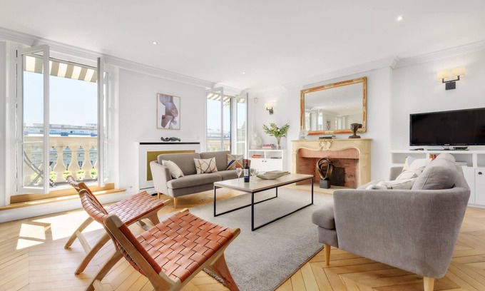Palais-Royal Appartement | Louvre/Palais Royal Three Bedroom Duplex