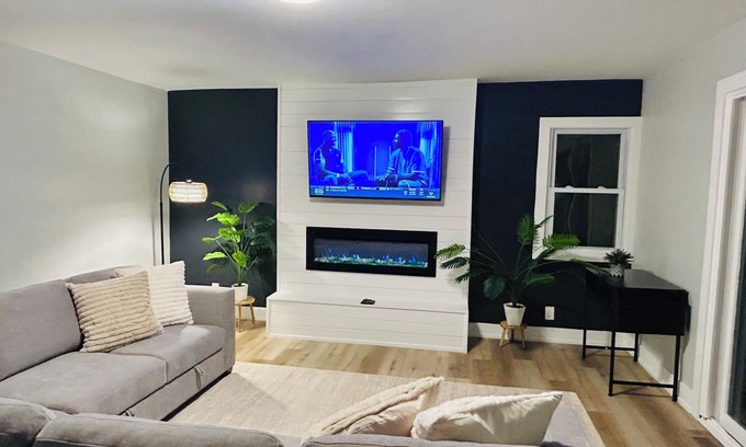 Burbank Maison | Love: A charming 3 BR-2.5 BA house in Burbank!