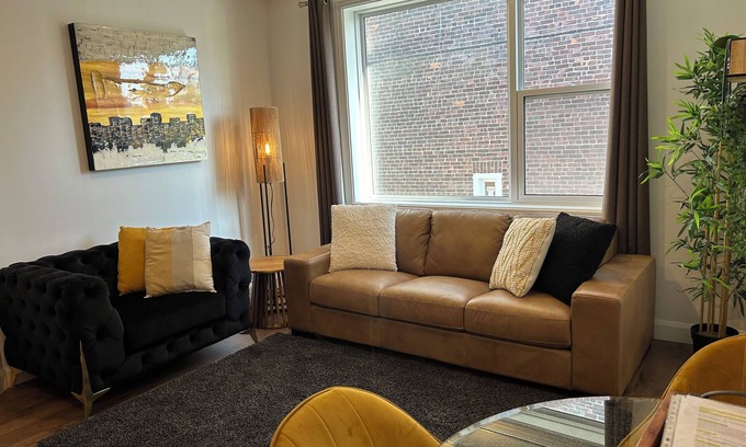 Levis Appartement | Nid d'amour à 1 fleuve du château! Parking gratuit! Rénové, Climatiseur