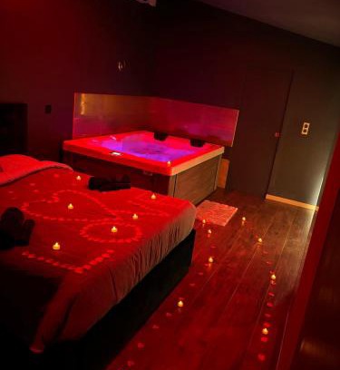 Caderousse Appartement | Love room villa rhôna avec jacuzzi
