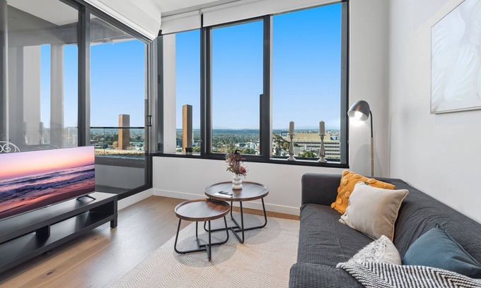 Heidelberg Heights Appartement | Lovely 1-Bed Pad with Balcony, Gym & Pool