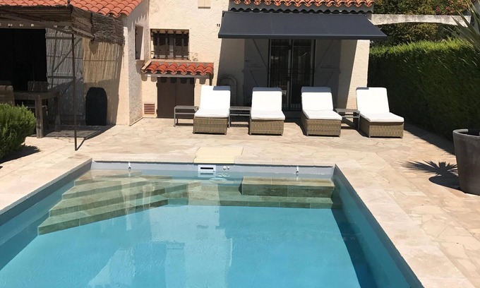 Sainte-Maxime Maison | Belle maison de 2 chambres avec sa propre piscine privée chauffée 8m x 4 m. Plage 1. 5 K.