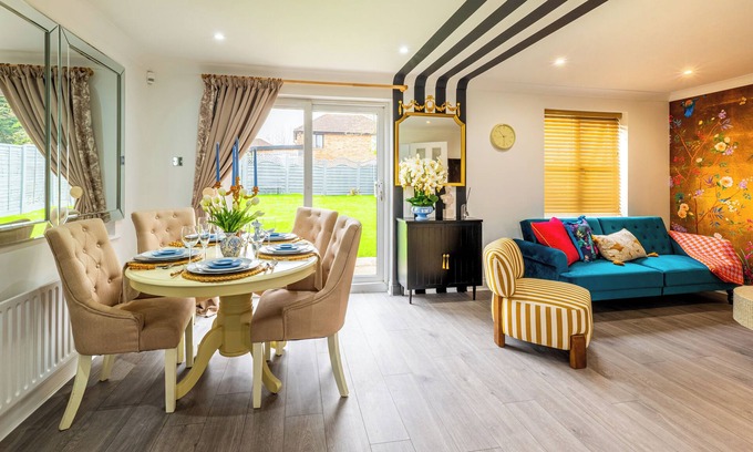 Milton Keynes Maison | Lovely 2 bed with large garden, close to MK Central Rail station & City Centre