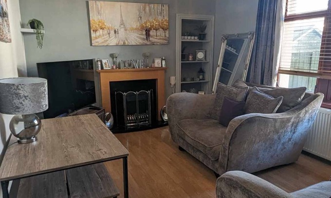 Murthill Appartement | Lovely 2 Bedroom Apartment with modern amenities. Ground floor with parking.