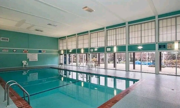 Rochester Copropriété | Lovely 2 bedroom condo with nice amenities and on the bus line