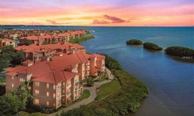 Cove Cay Copropriété | Lovely 2 BR Waterfront Condo Balcony Grand Venezia