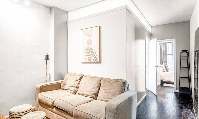 Garment District Appartement | Lovely 2BR/1BA Apt at the Heart of NYC!