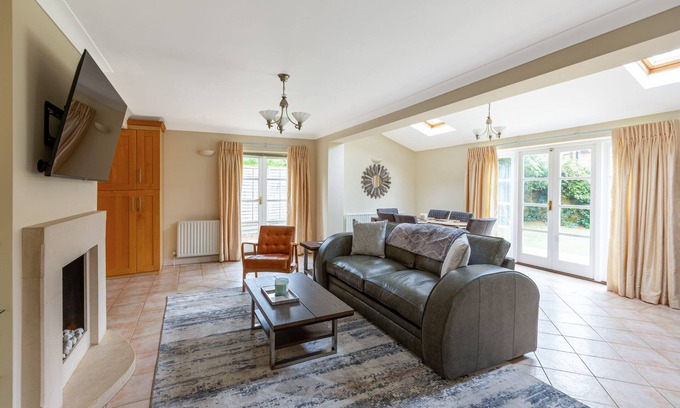 Frognal and Fitzjohns Maison | Lovely 2BR Home in peaceful Hampstead, NW London