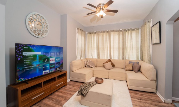 Blue Island Appartement | Lovely 3 Bedroom Apartment… Waiting for You to Make it Home!