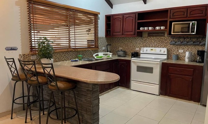 Roble Appartement | Lovely 3 bedroom apartment overlooking Christmas tree farm